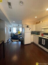 112 W 7th St, Unit 1 in Boston, MA - Building Photo - Building Photo