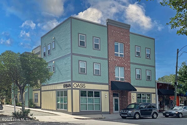 property at 608 Castle St