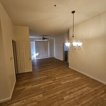 19 E Agate Ave, Unit 304 in Las Vegas, NV - Building Photo - Building Photo