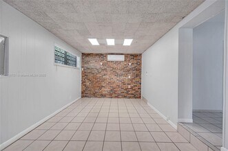 319 NE 171st Ter in North Miami Beach, FL - Building Photo - Building Photo