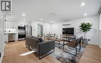 66 Union St E in Waterloo, ON - Building Photo