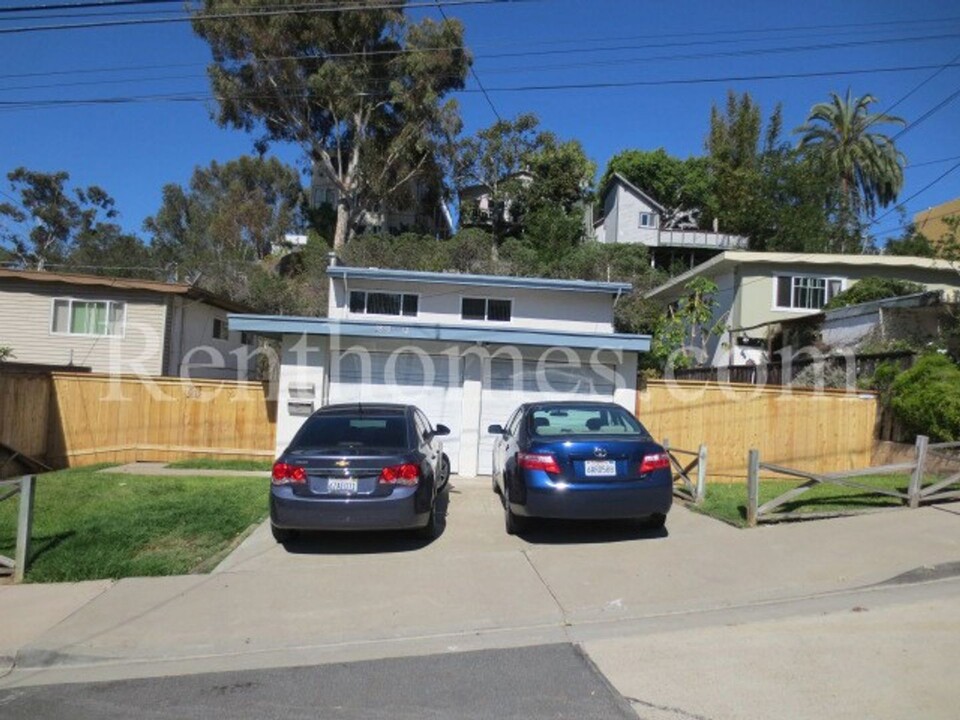 3832 Dove St in San Diego, CA - Building Photo