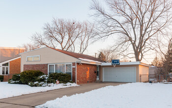 7449 Wilson Terrace in Morton Grove, IL - Foto de edificio - Building Photo