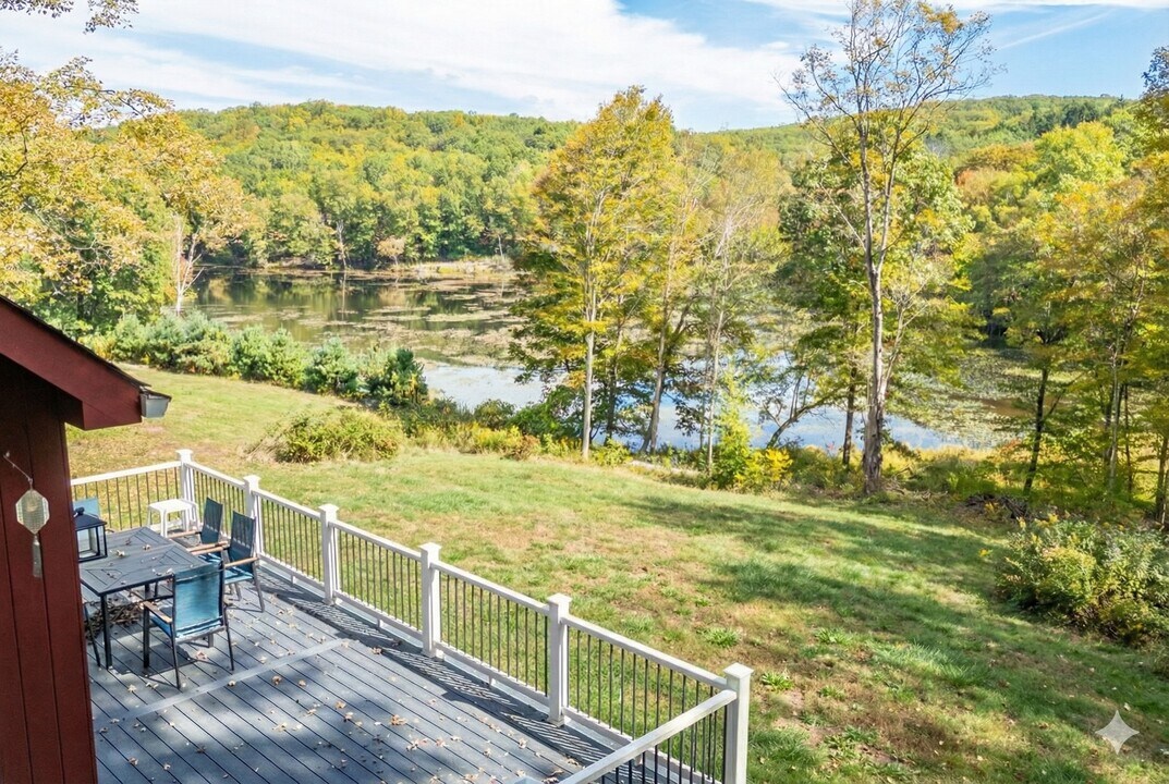 235 White Deer Rocks Rd in Woodbury, CT - Building Photo
