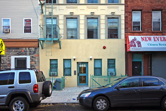 665 Evergreen Ave in Brooklyn, NY - Building Photo - Building Photo