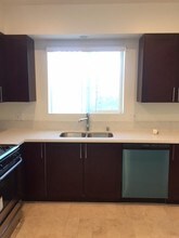 14724 Erwin St in Van Nuys, CA - Foto de edificio - Building Photo