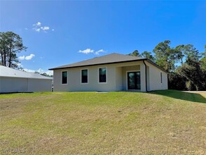 8033 Sandy Cir in La Belle, FL - Building Photo - Building Photo