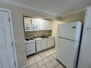 104 Base Ave W in Venice, FL - Building Photo - Building Photo