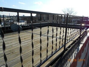 2427 N Clybourn Ave, Unit B in Chicago, IL - Foto de edificio - Building Photo