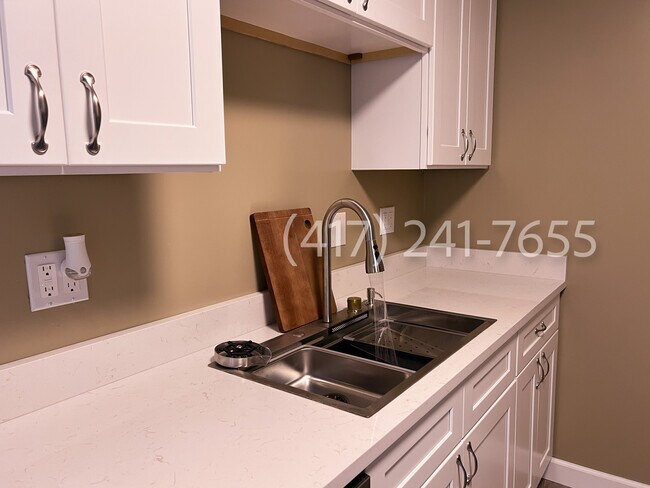 3016 W Roxbury St, Unit Apt A in Springfield, MO - Building Photo - Building Photo