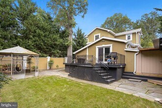 2730 Oak Valley Dr in Vienna, VA - Building Photo - Building Photo