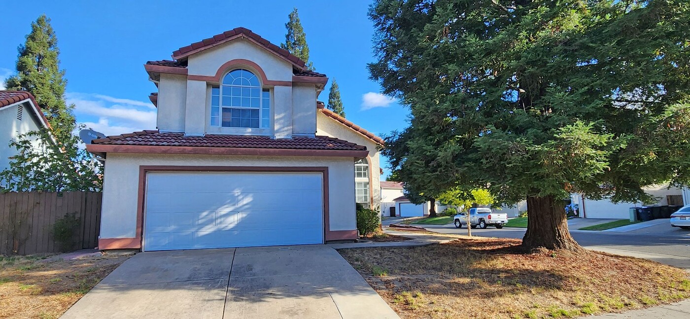 8375 Foxglove Ct in Citrus Heights, CA - Foto de edificio