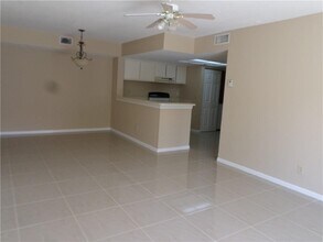 9244 W Atlantic Blvd in Coral Springs, FL - Foto de edificio - Building Photo