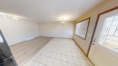 9225-9293 93 Ave in Grande Prairie, AB - Building Photo - Building Photo