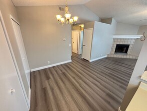 5880 Medallion Dr in Las Vegas, NV - Building Photo - Building Photo