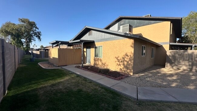 property at 286 W Palomino Dr
