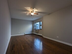 524 W Oakdale Ave, Unit 318 in Chicago, IL - Foto de edificio - Building Photo