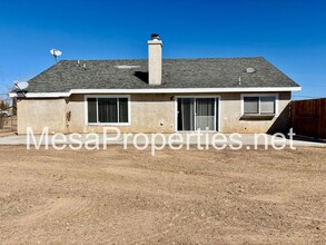 15609 Manzanita St in Hesperia, CA - Building Photo - Building Photo