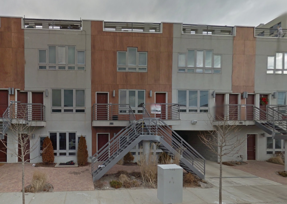 160 Beach 97th St in Rockaway Beach, NY - Foto de edificio