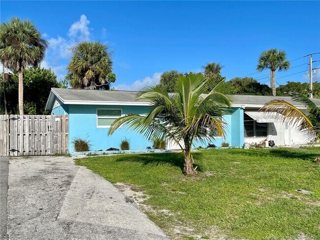 406 Robalo Ct in Stuart, FL - Building Photo - Building Photo