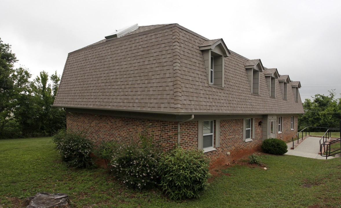 Sequoyah Trail Apartments in Sweetwater, TN - Foto de edificio
