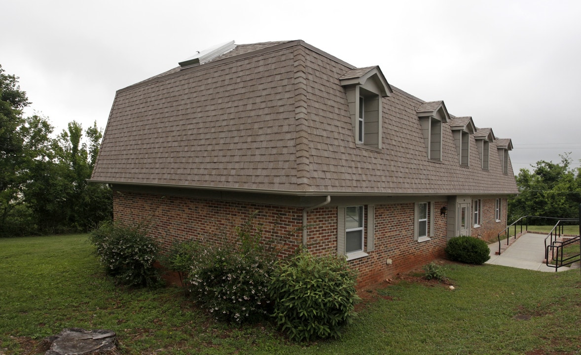 Sequoyah Trail Apartments in Sweetwater, TN - Building Photo