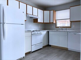 312 Stone Creek Dr in Goshen, IN - Building Photo