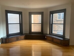 3939 N Pine Grove Ave, Unit 2 in Chicago, IL - Building Photo - Building Photo