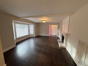 101 Lakewood Dr in Greenville, NC - Building Photo - Building Photo