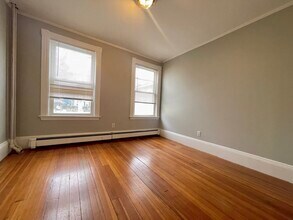 31 Wheatland St, Unit 1 in Somerville, MA - Foto de edificio - Building Photo