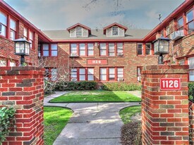 1126 Berthea St in Houston, TX - Building Photo