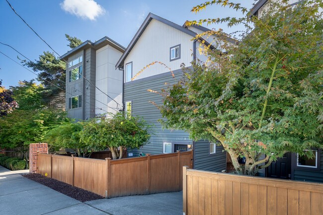 2127 N 113th St in Seattle, WA - Building Photo - Building Photo