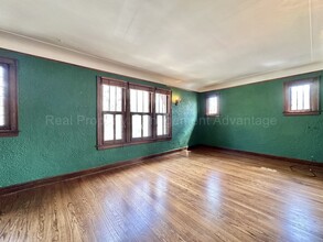 911 Oakridge Ave in Royal Oak, MI - Building Photo - Building Photo