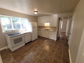 5580 S 4270 W in Kearns, UT - Building Photo - Building Photo