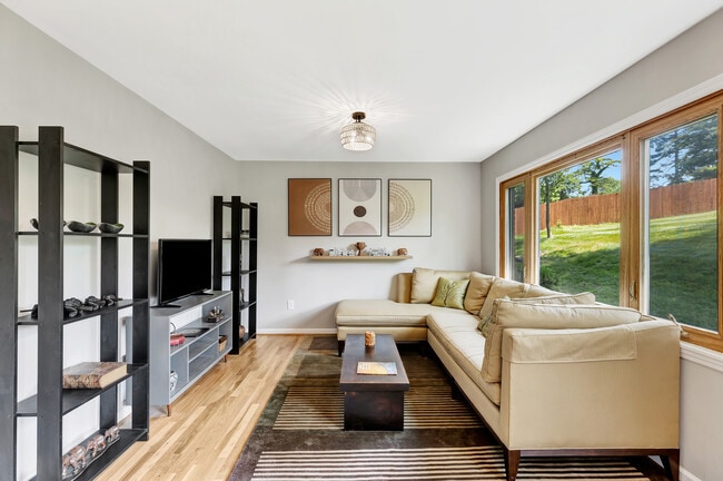 6624 Hitchingpost Ln in Cincinnati, OH - Building Photo - Building Photo