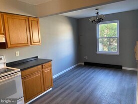 14 Berkshire Rd in Gloucester Township, NJ - Building Photo