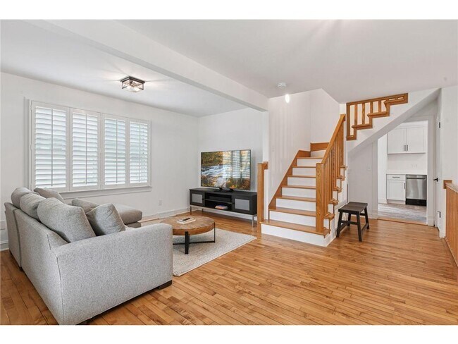 129 Chicago Ave N in Wayzata, MN - Building Photo - Building Photo