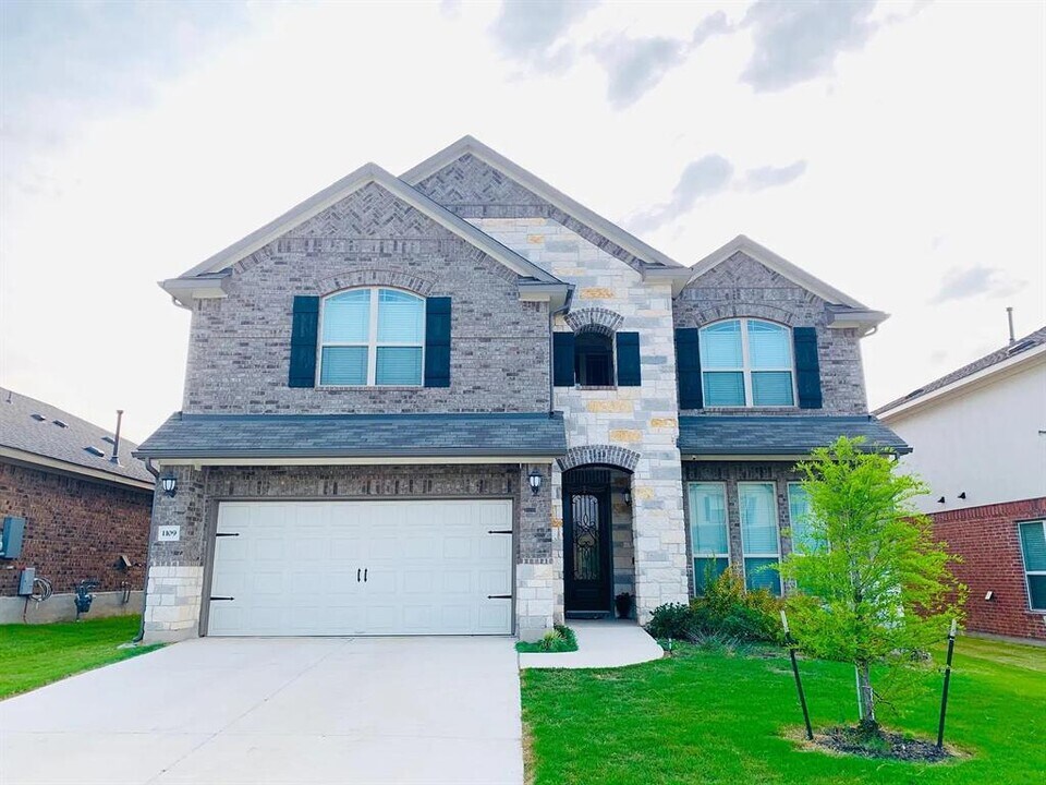1109 Sundrops St in Leander, TX - Building Photo