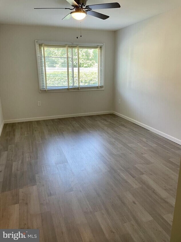 12701 Dara Dr, Unit 104 in Woodbridge, VA - Foto de edificio - Building Photo