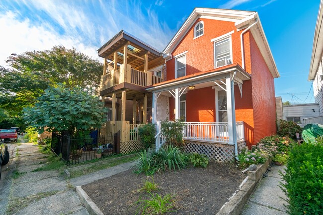 3360 Hickory Ave in Baltimore, MD - Foto de edificio - Building Photo