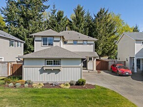 1316 Hudson St in Dupont, WA - Building Photo - Building Photo