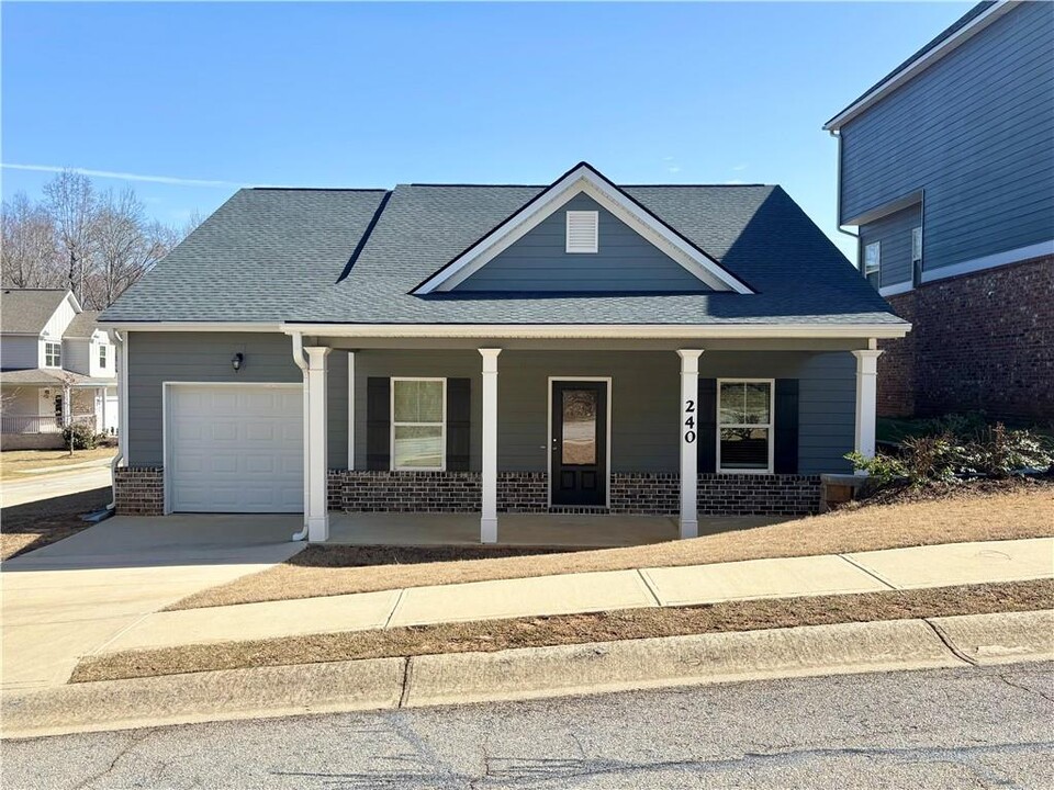 240 Orchard Ln in Covington, GA - Building Photo