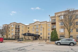 1300 N Prospect Ave in Milwaukee, WI - Building Photo - Building Photo
