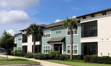 Atwater Apartments in Tavares, FL - Foto de edificio - Building Photo