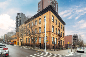 484 Humboldt St in Brooklyn, NY - Building Photo - Primary Photo