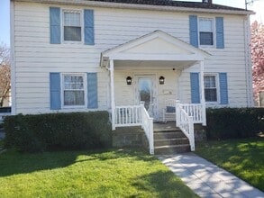 32 W Circular St in Saratoga Springs, NY - Foto de edificio - Building Photo