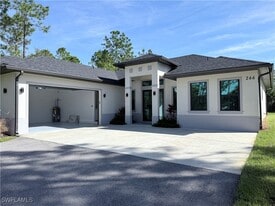 2266 Desoto Blvd S in Naples, FL - Building Photo