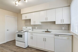 Delton Townhomes in Edmonton, AB - Building Photo - Building Photo