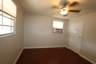 10521 Alan St in River Ridge, LA - Foto de edificio - Building Photo