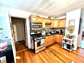 82 Dexter Ave in Watertown, MA - Building Photo - Building Photo